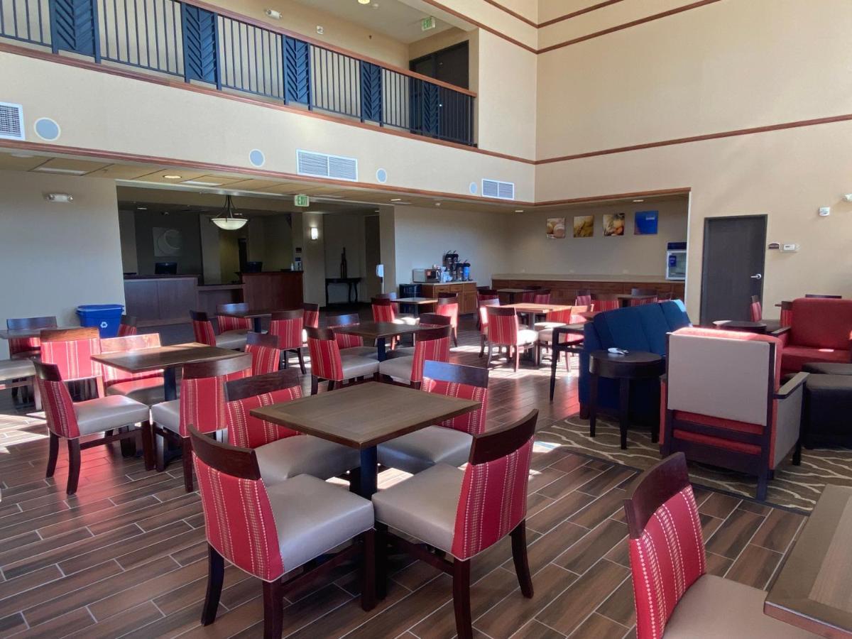 Comfort Inn & Suites Гудленд Екстер'єр фото